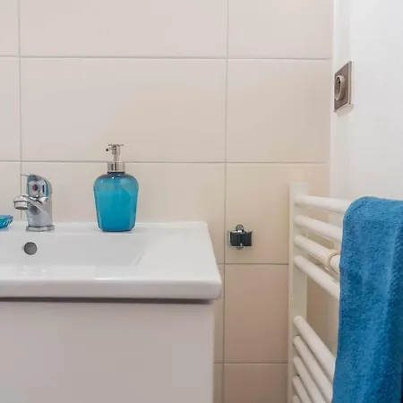 Travel Homes - The Bluefel, 2m Walk Little Venice Apartment *